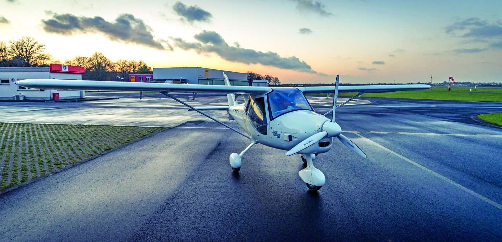 MD-3 Rider auf dem Vorfeld am Abend